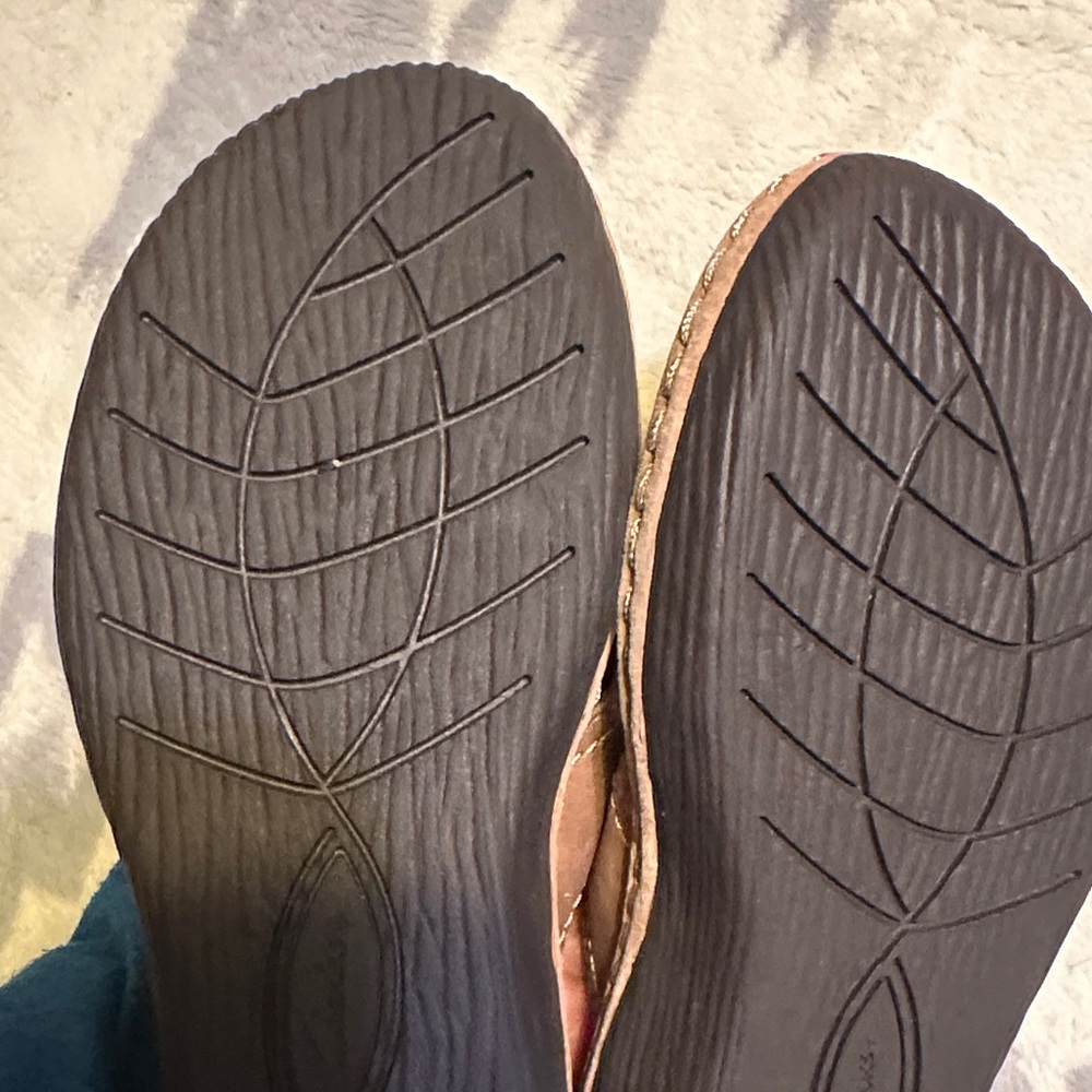 Clarks Women's Brown Leather Slip on Floral Sandals size 8.5 - Picture 5 of 6